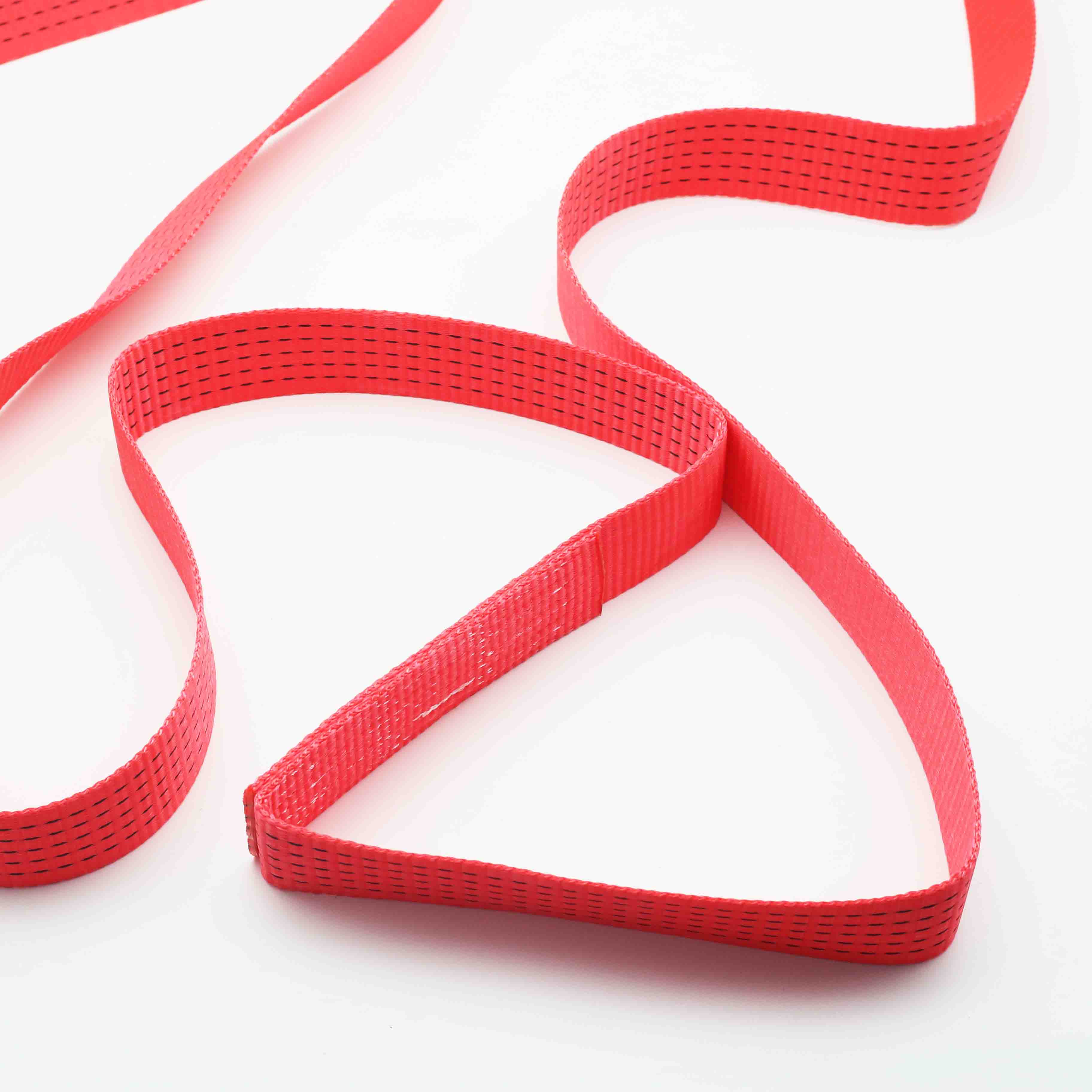 What is the difference between a round sling and a flat webbing sling?