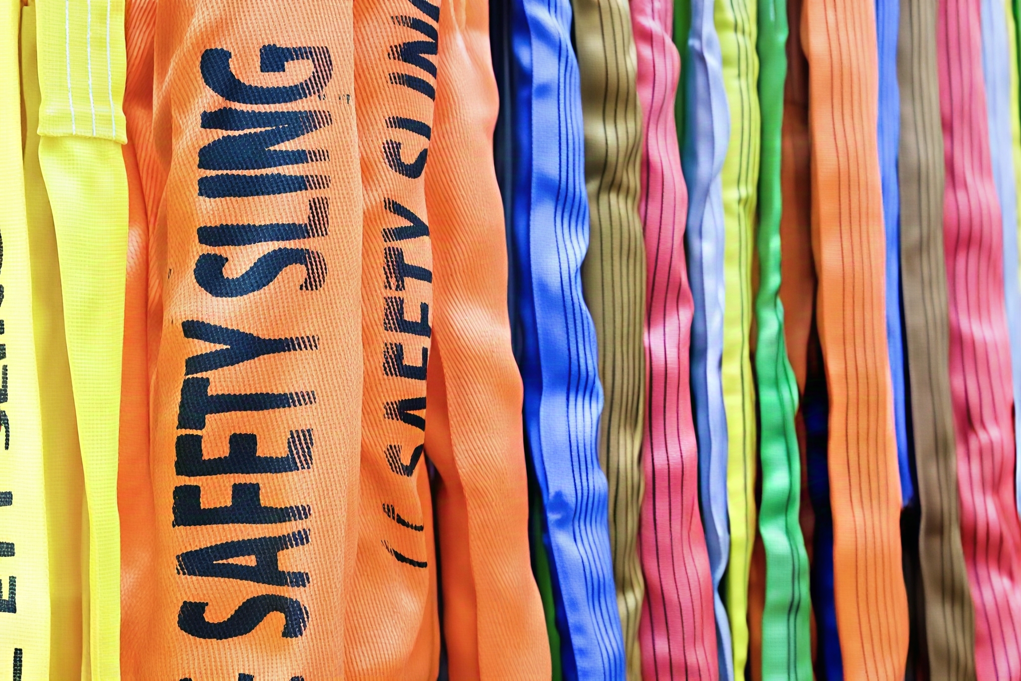 Round Sling vs. Flat Webbing Sling: Your Ultimate Guide to Lifting Efficiency and Safety